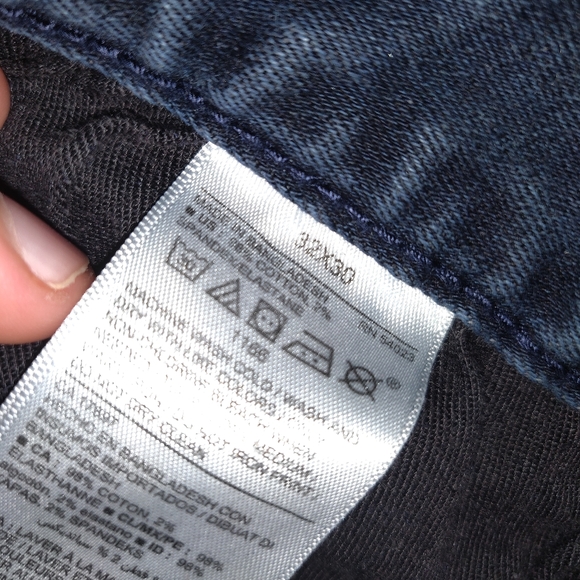 Old navy relaxed slim fit blue jeans - Picture 4 of 4